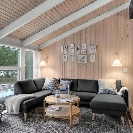 Three-bedroom In Semesterbostad