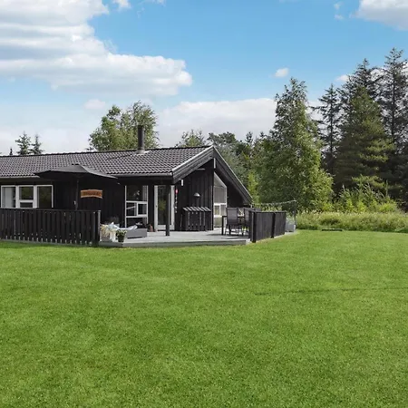 Vakantiehuis Three-bedroom In Jerup