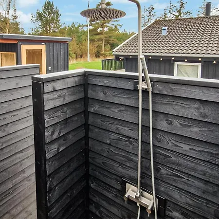 Vakantiehuis Three-bedroom In *