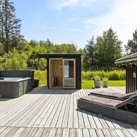 Three-bedroom In Semesterbostad *