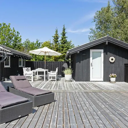 Semesterbostad Three-bedroom In Jerup